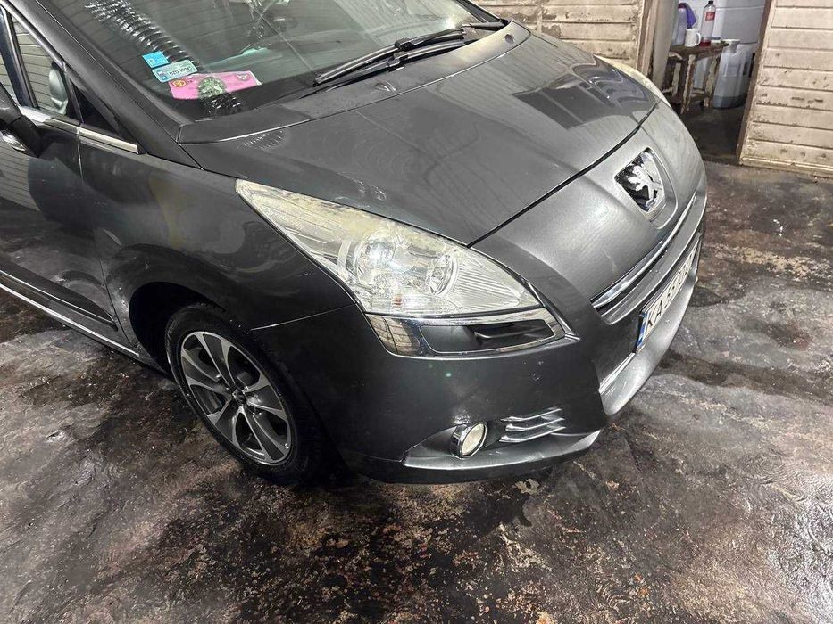 Peugeot 5008 • 2010 рік • 6 500 $