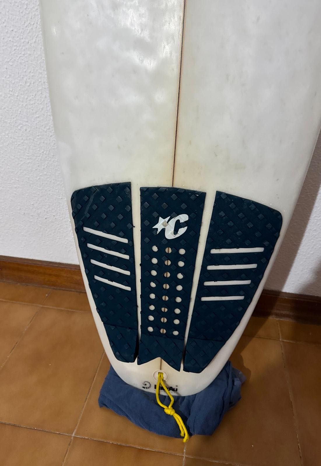 Lacrau Surfboard 5'11", 31 L