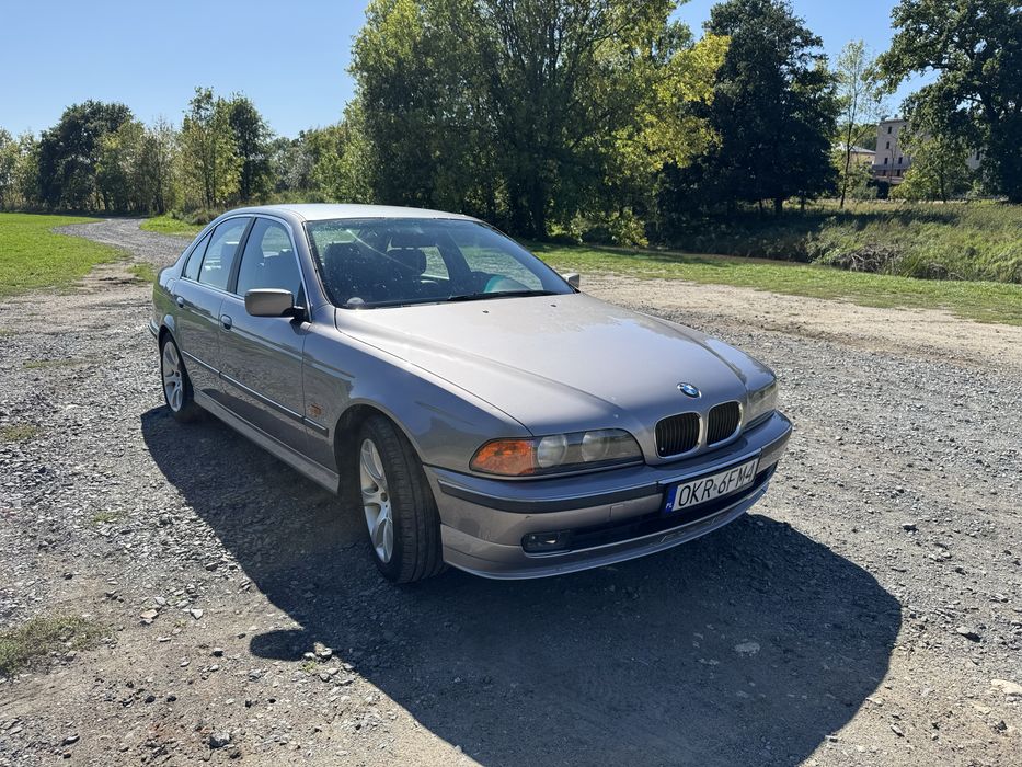 BMW E39 sedan 520