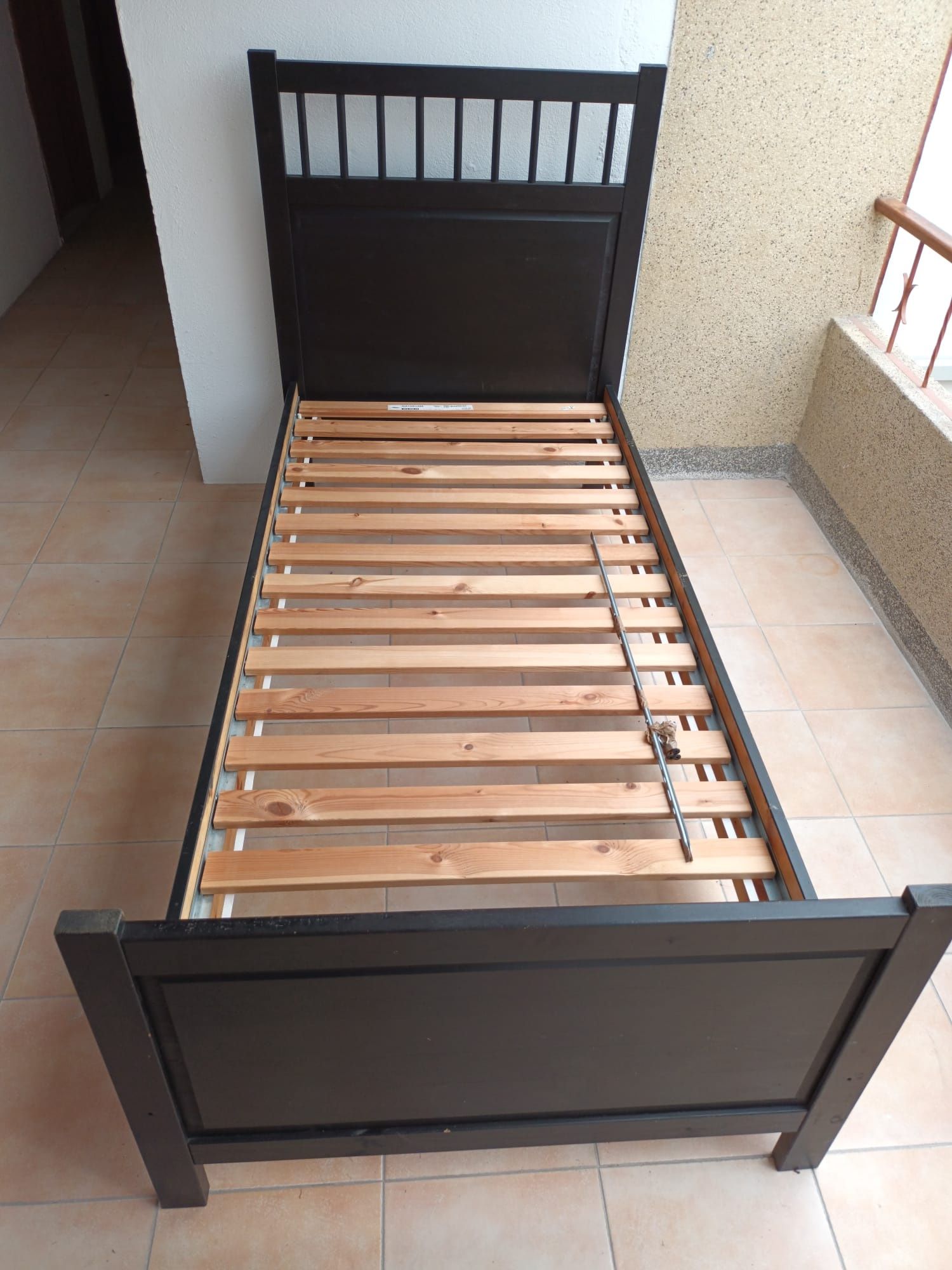 Cama IKEA com estrado