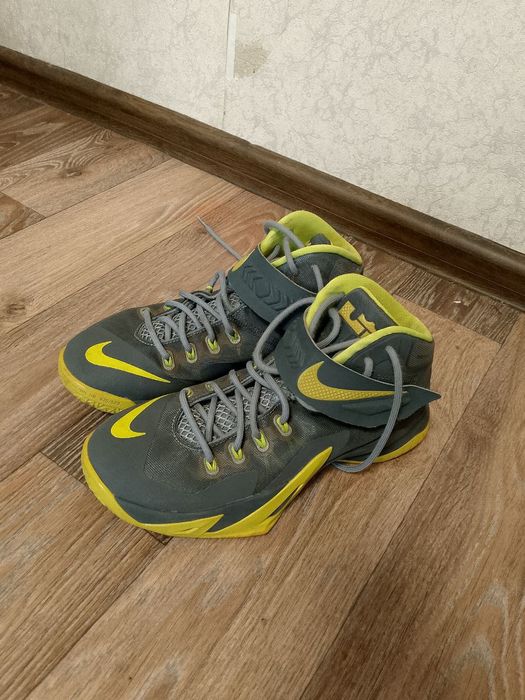 Баскетбрл кроссовки Nike Lebron Soldier 8