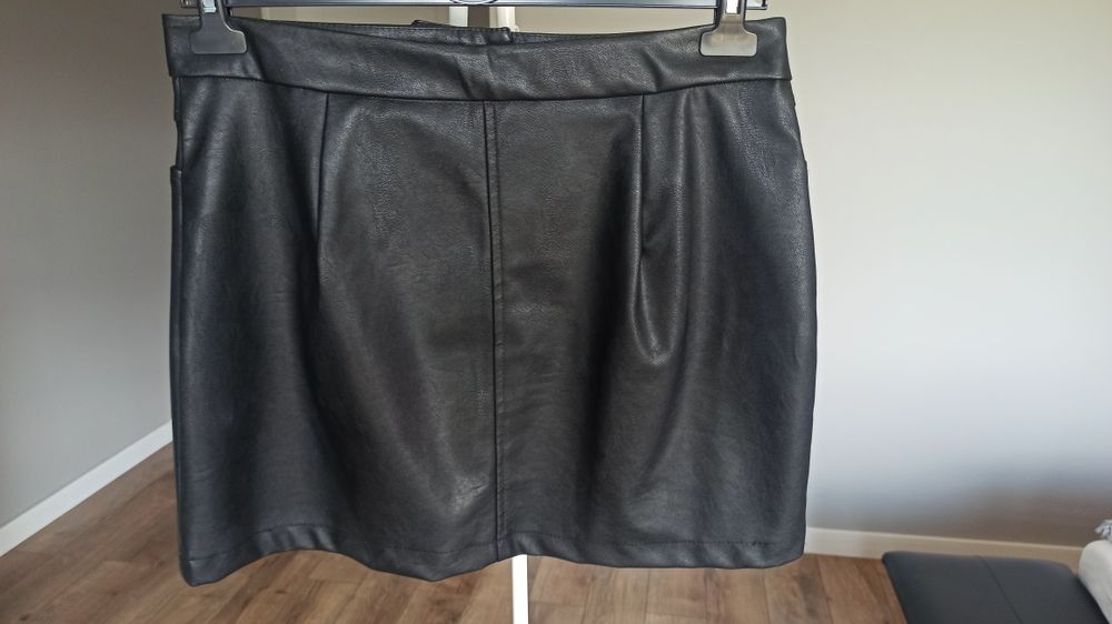 Spódnica mini z imitacji skóry Sinsay