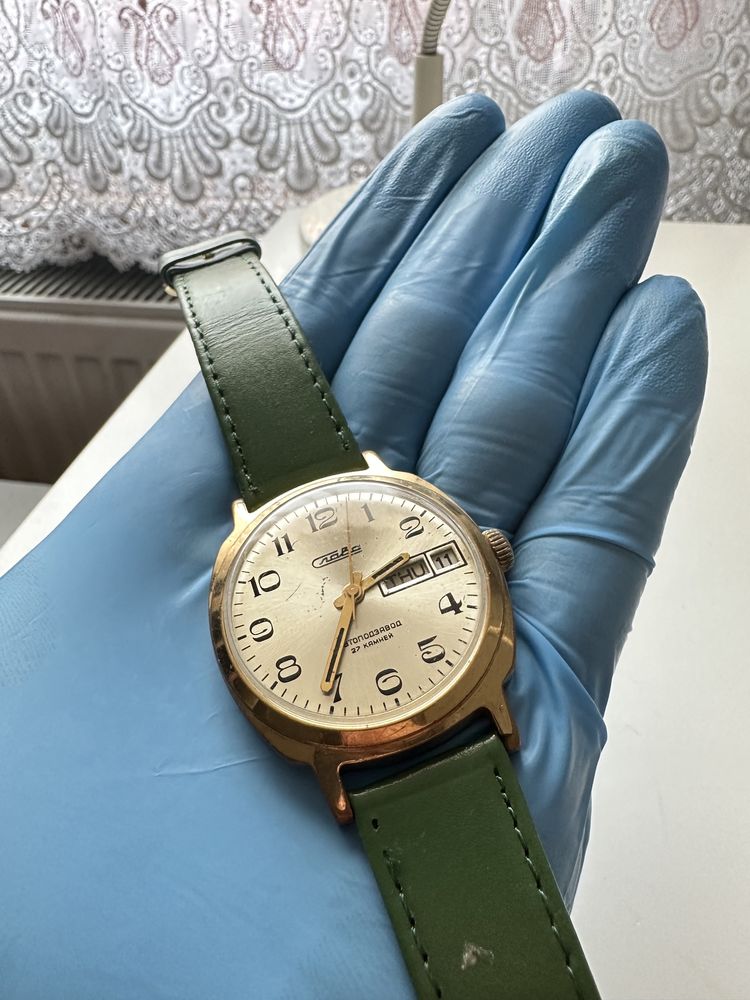 Zegarek slava  radziecki POZŁACANY nakręcany ZSRR 39 mm bez koronki