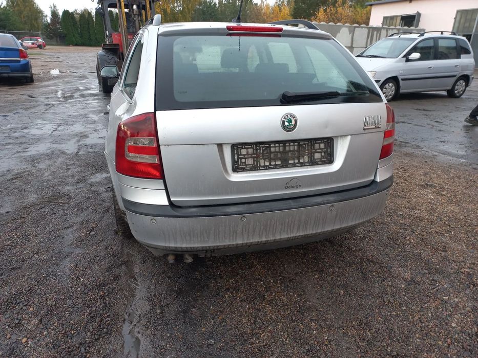 Skoda Octavia II kombi 1.9 TDI 08r lampa tylna prawa lewa europa