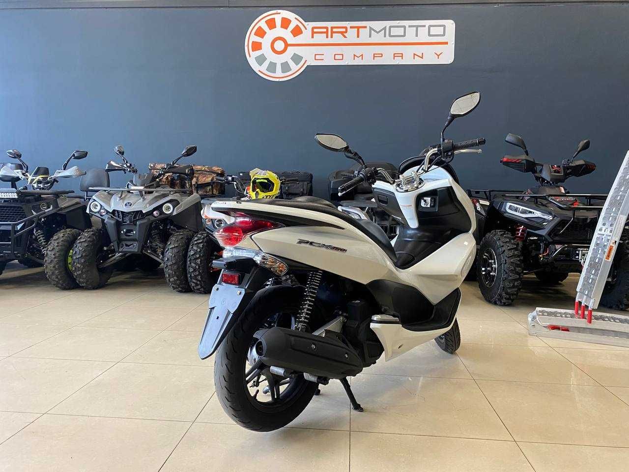 Купити максі скутер Honda PCX 150 KF12 в Арт Мото Суми, з документами