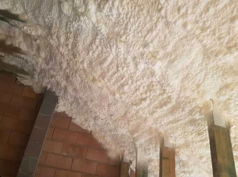 Ocieplanie pianką PUR oraz wdmuchiwanie wełny i celulozy