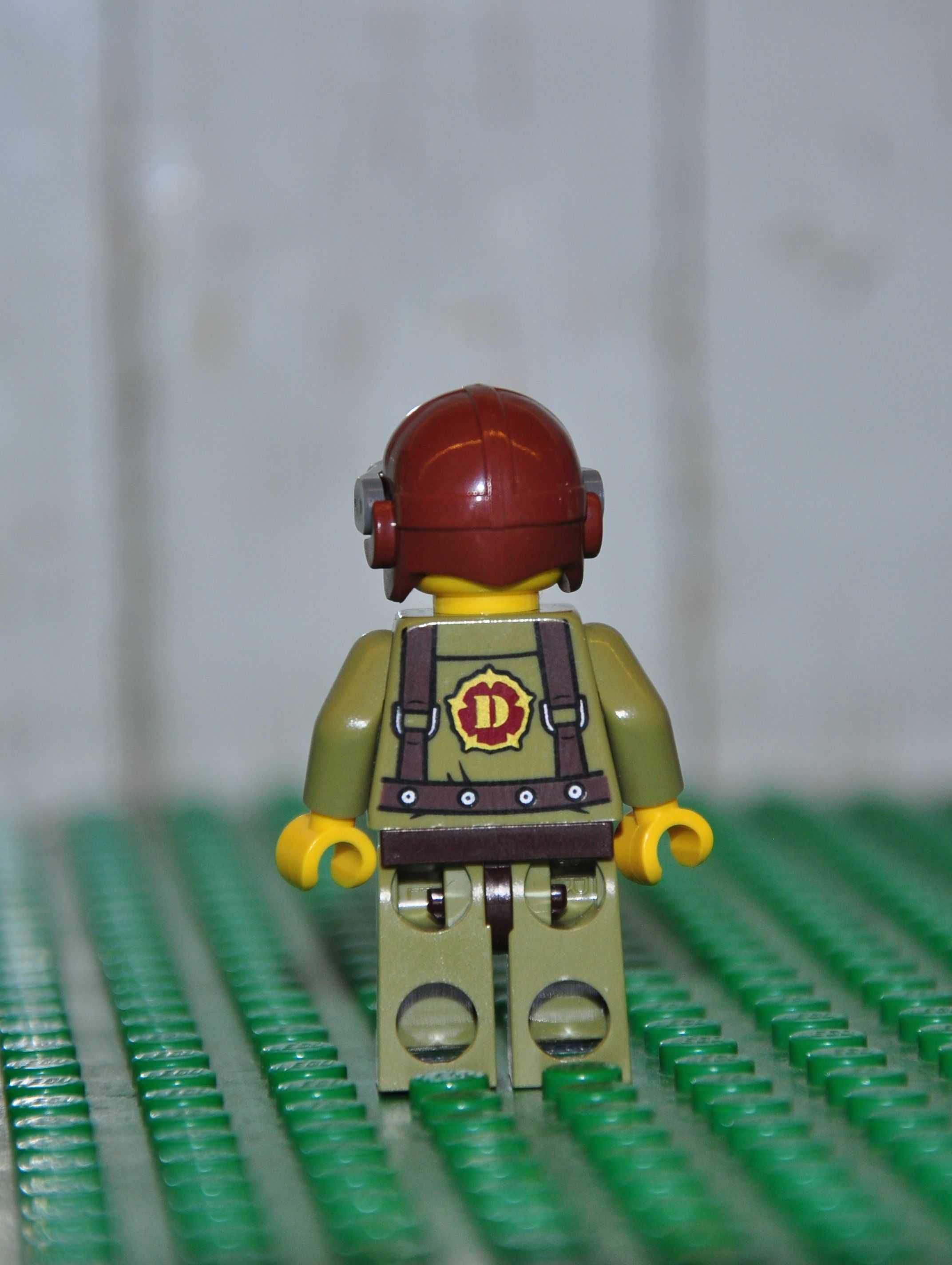 F1464. Figurka LEGO Dino - dino002 Hero - Helicopter Pilot