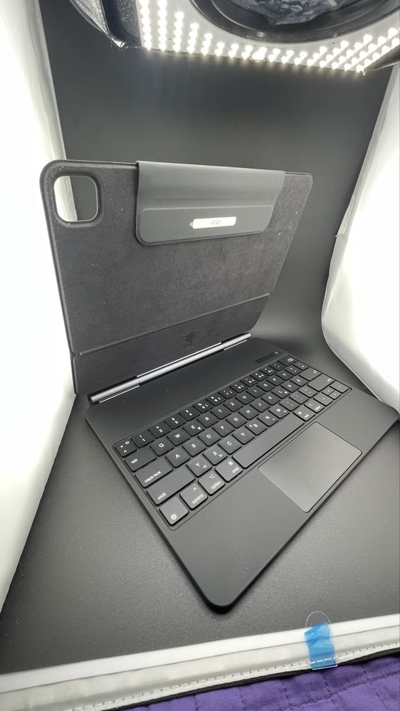 Etui z klawiaturą ESR do iPad Air 13'' QWERTZ (M2) 2024, iPad Pro 12