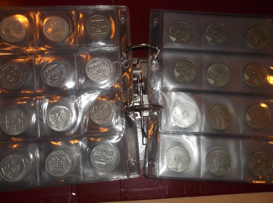 Moedas de escudo em capa