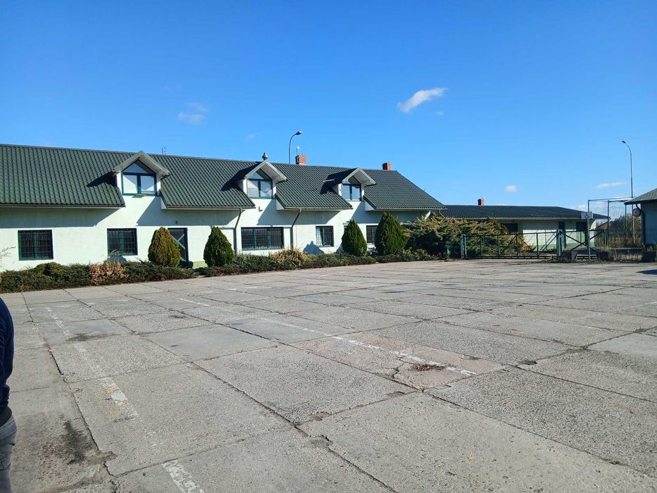 Hale magazynowe z budynkiem Osiek