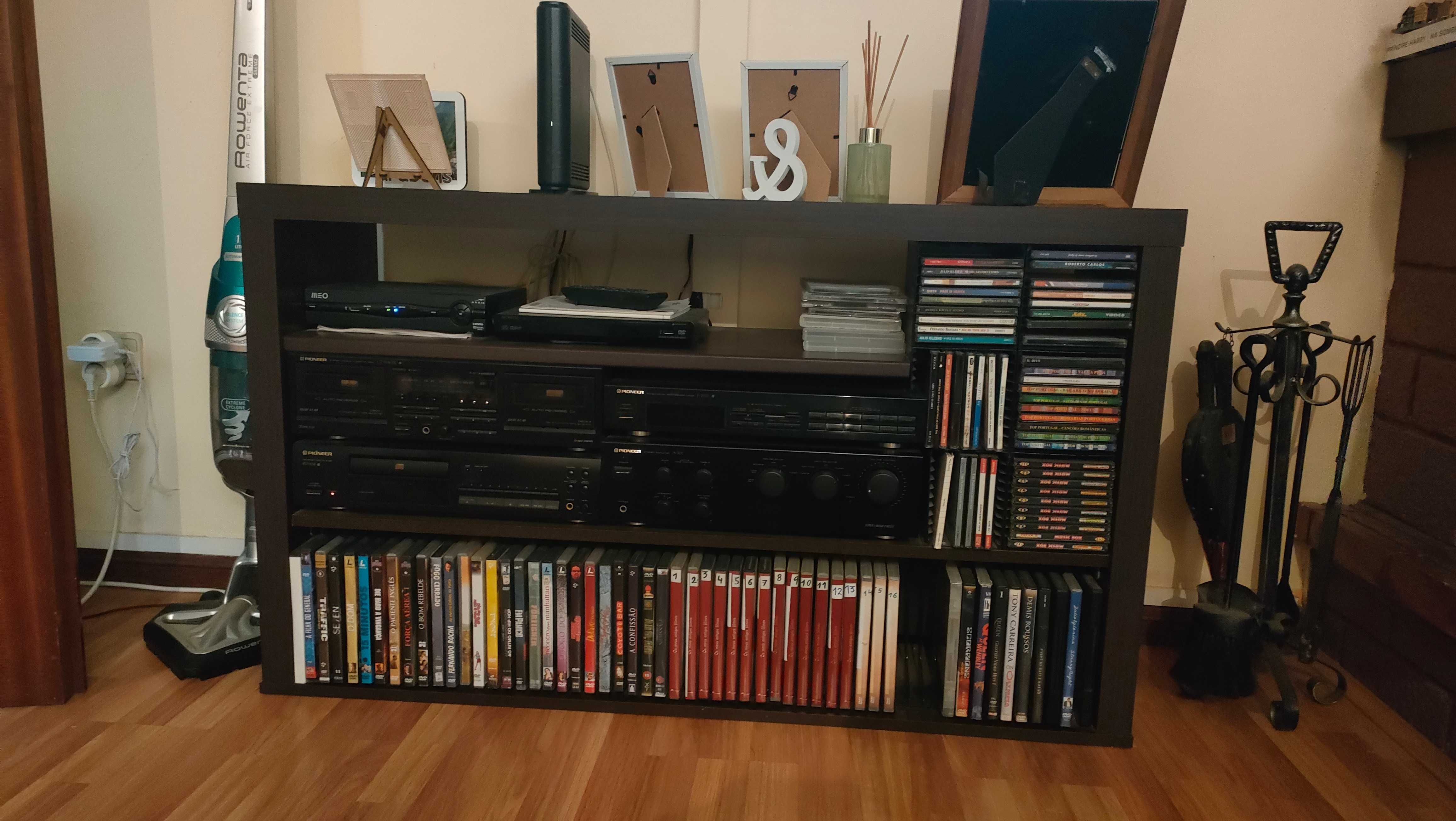 Móvel de TV, Sala de estar