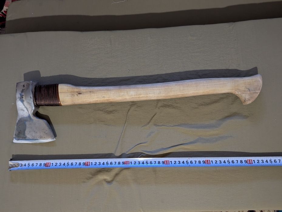 Сокира на  подарунок.