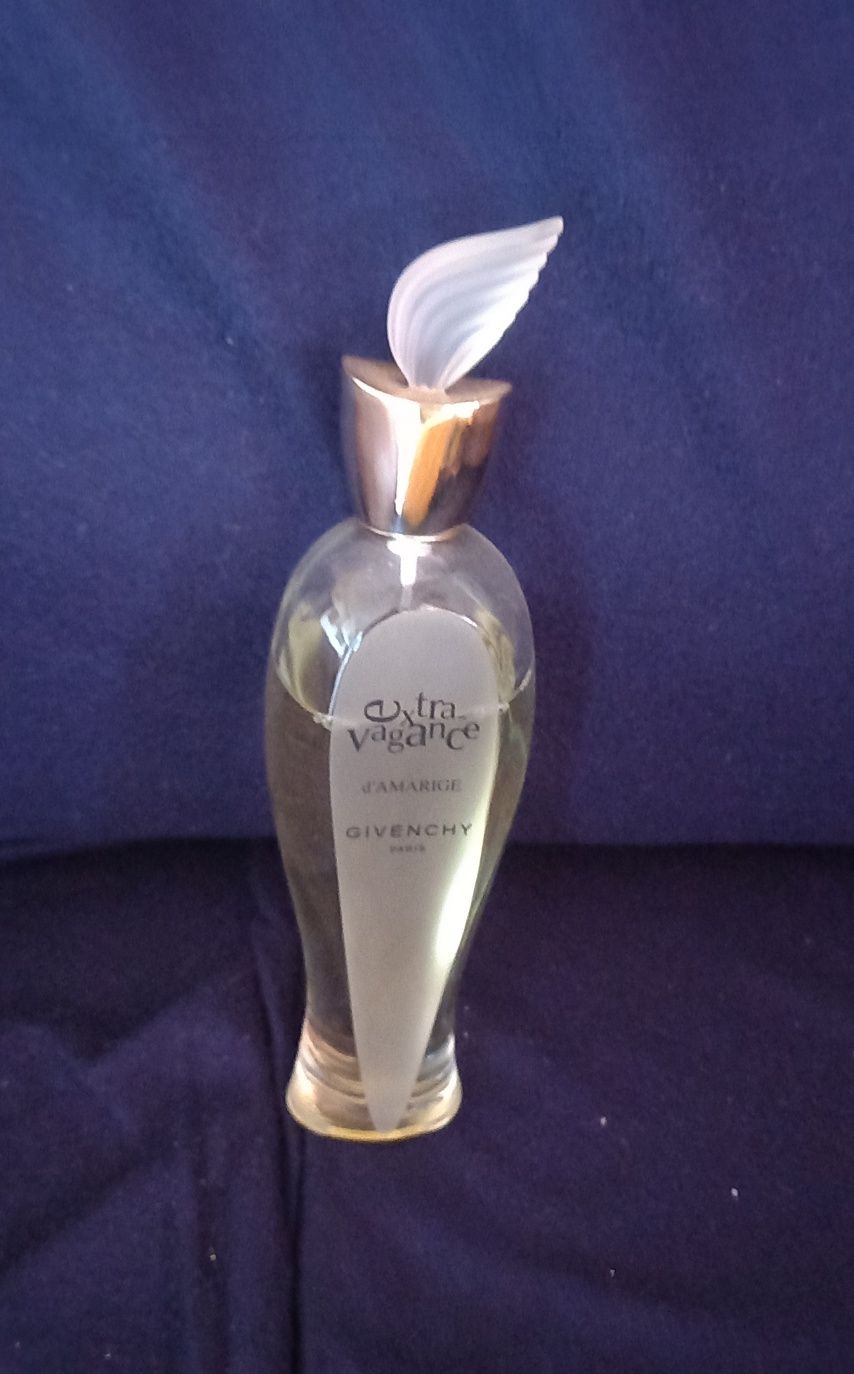 Perfume "Extravagance" de Givenchy.