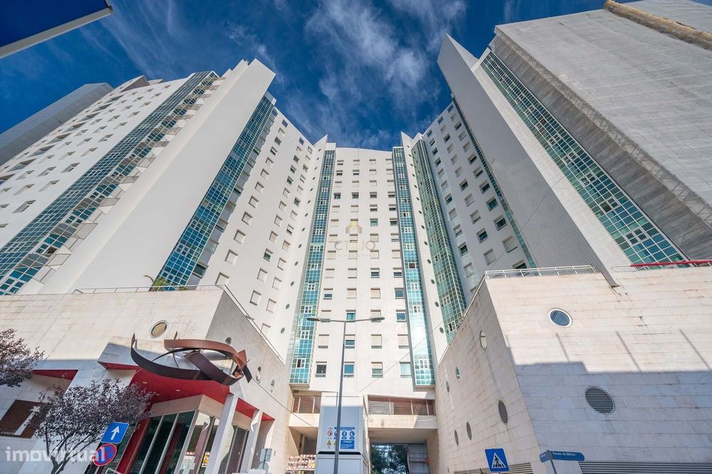 Parque das Nações T3  Avenida principal  junto ao Vasco da Gama