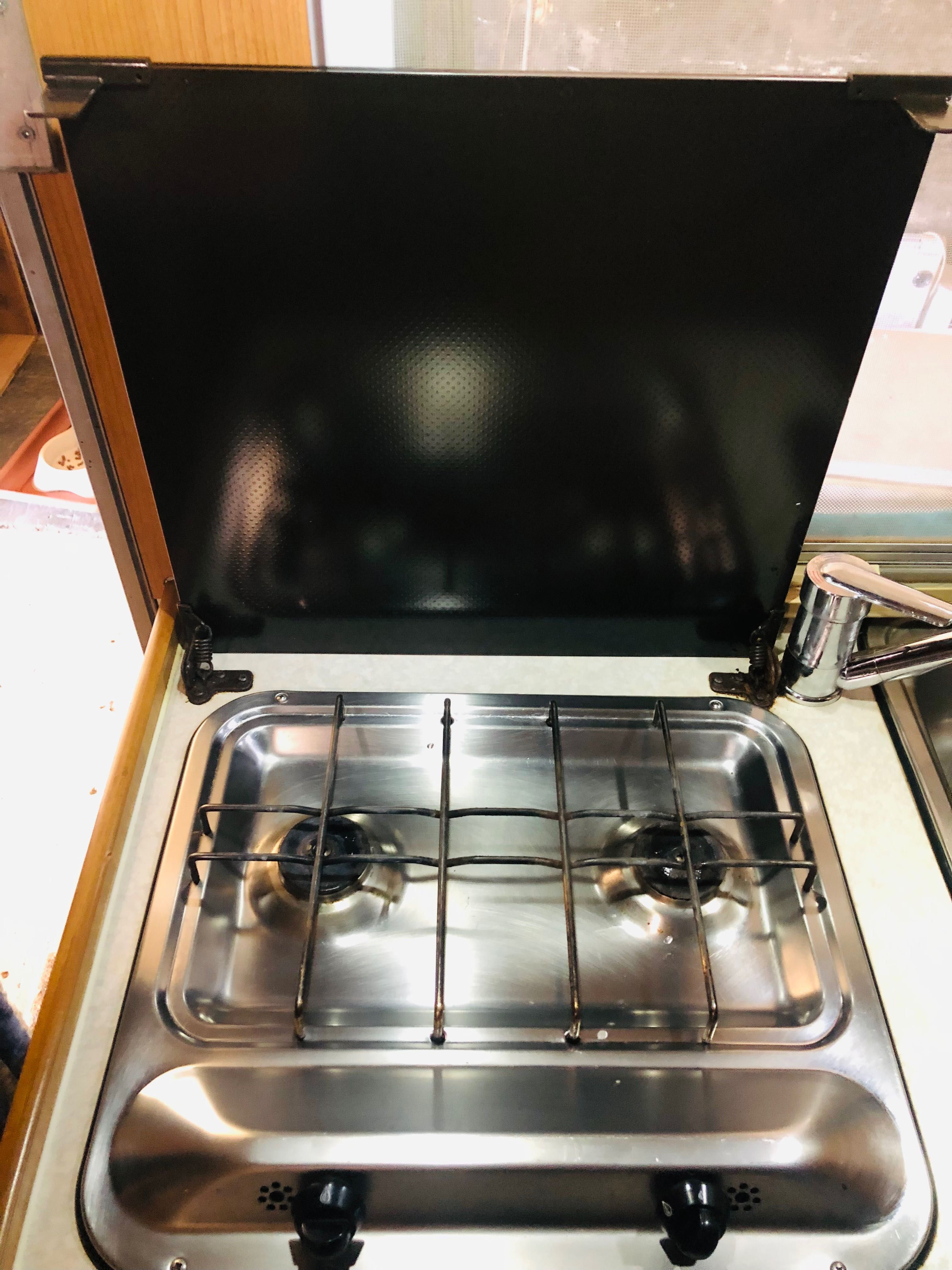 Vendo autocaravana funcional e compacta