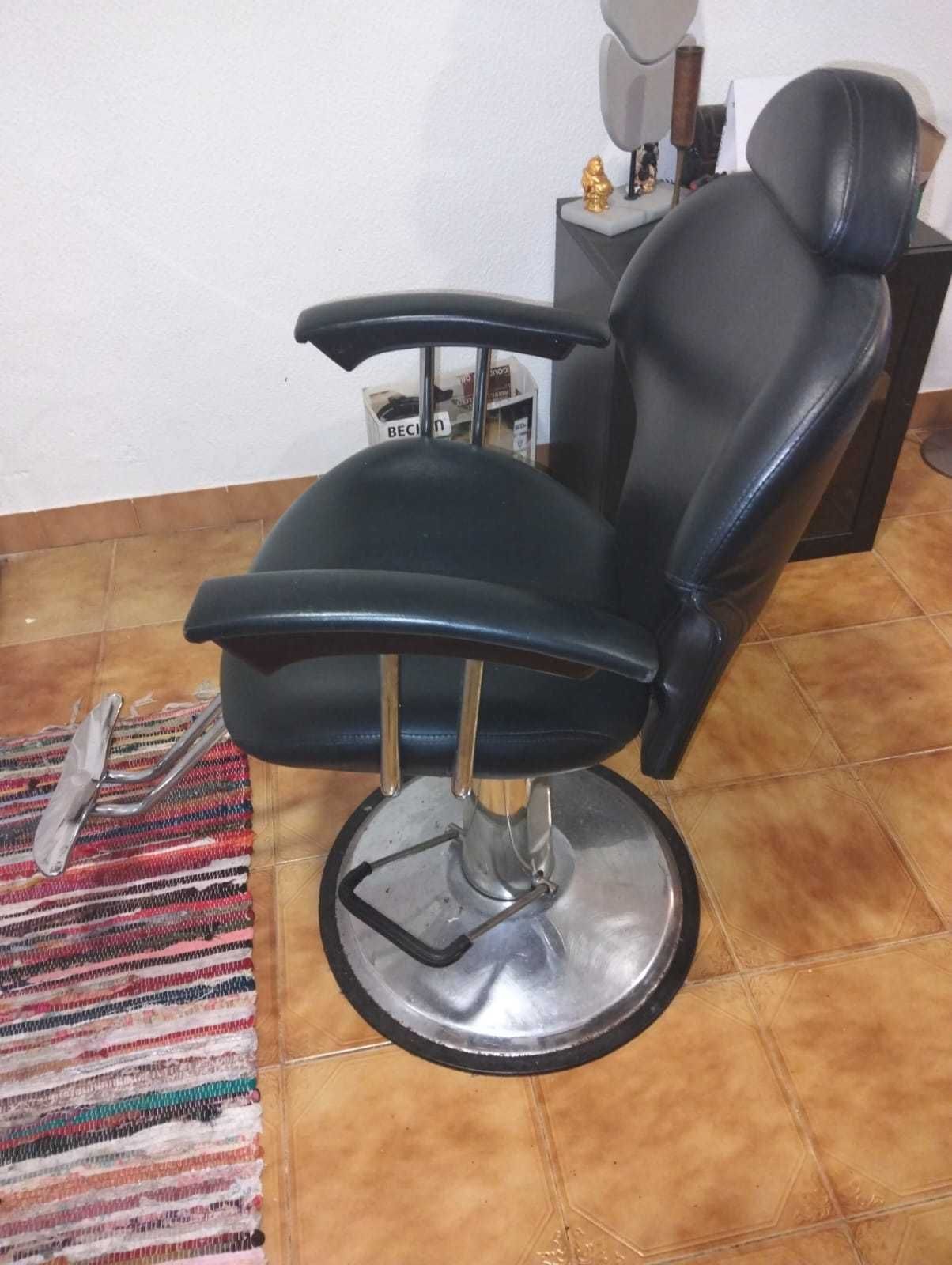 Cadeira de Barbeiro semi nova