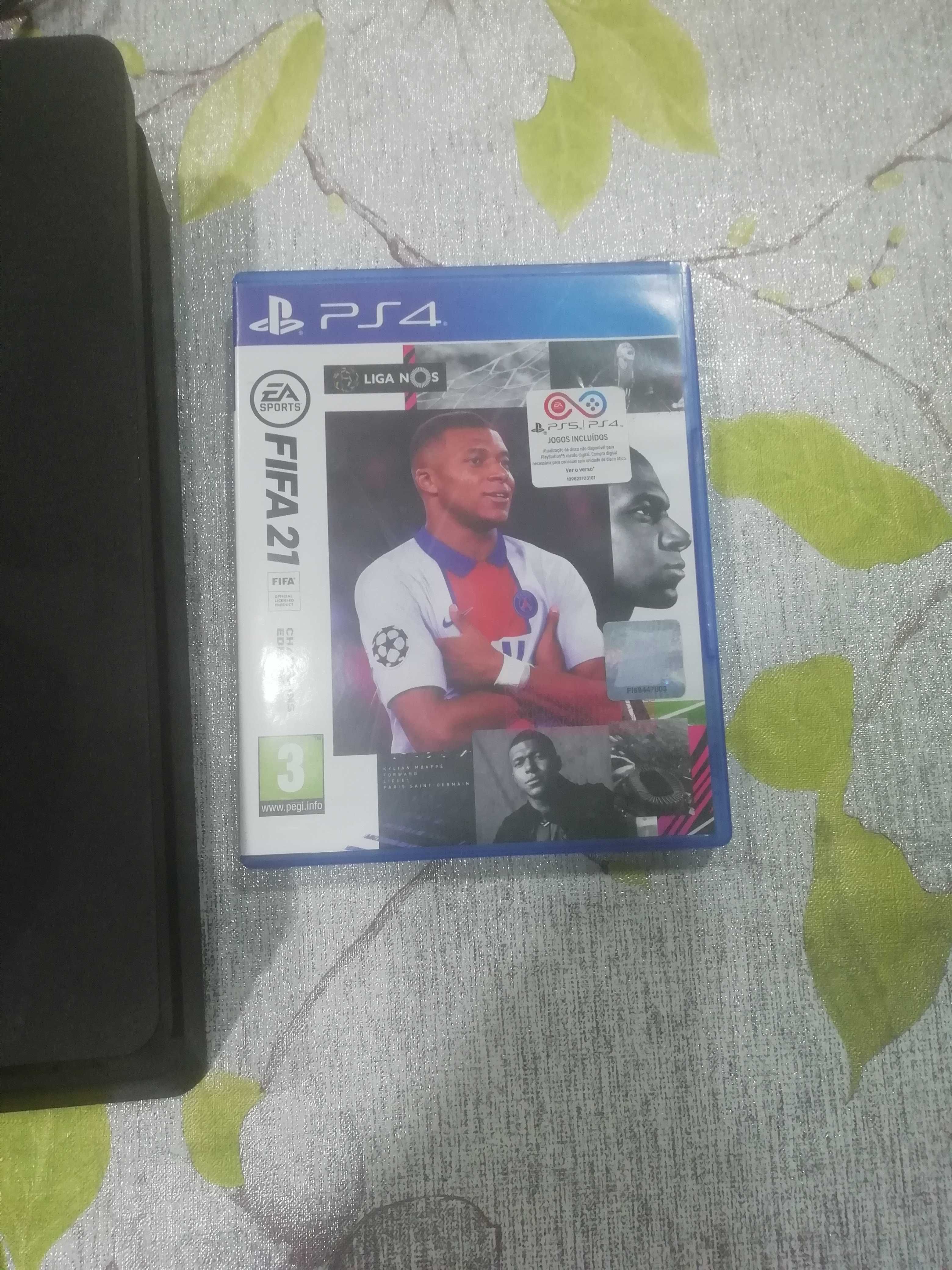 Vendo Ps4 com 2 jogos