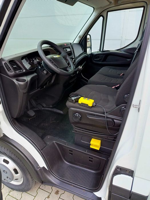 Iveco 3.0  HPI HDS udźwig 1800kg  wywrotka 3 strony Hak Klima Dmc 3.5T