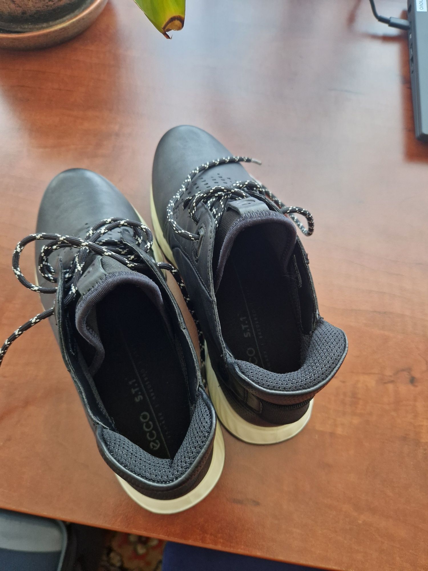 Buty damskie Ecco 38, Shock Thru