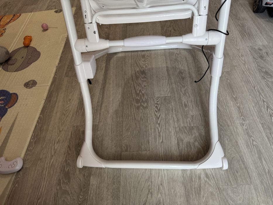 Продам стульчик качели CARRELLO Triumph CRL-10302