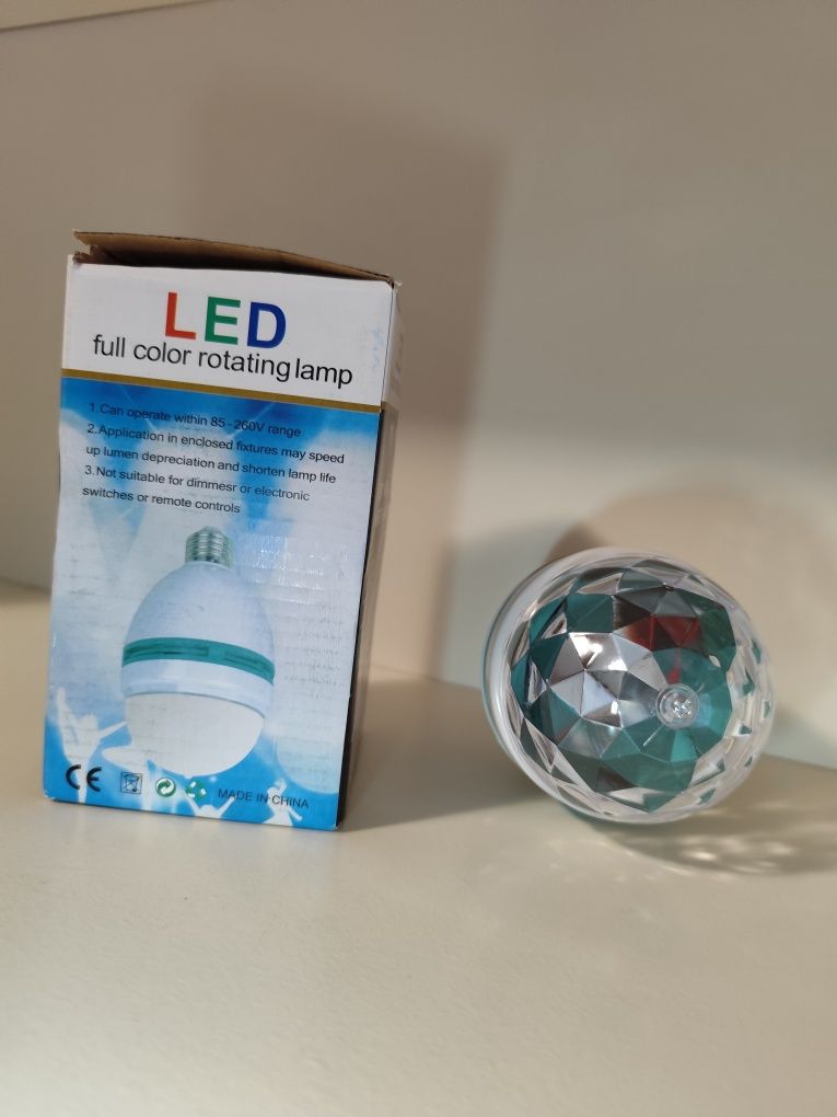 Lâmpada LED com Luzes Coloridas e Rotativa para Festas