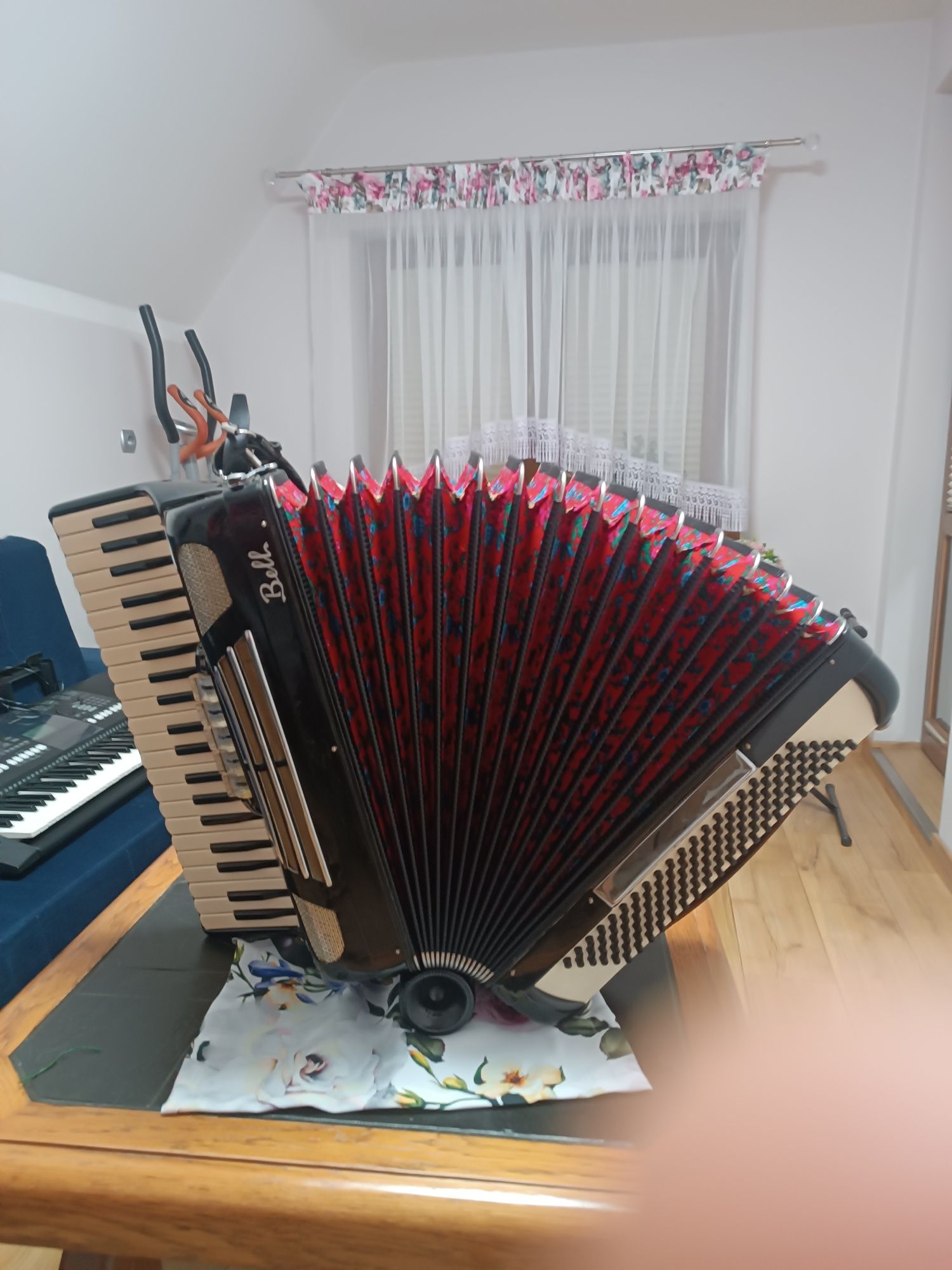 Akordeon Bell 120 b
