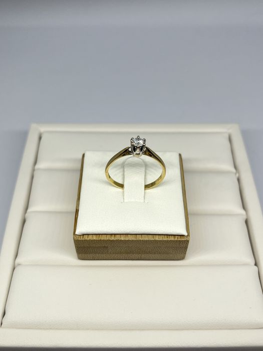 Złoty pierścionek z diamentem 750