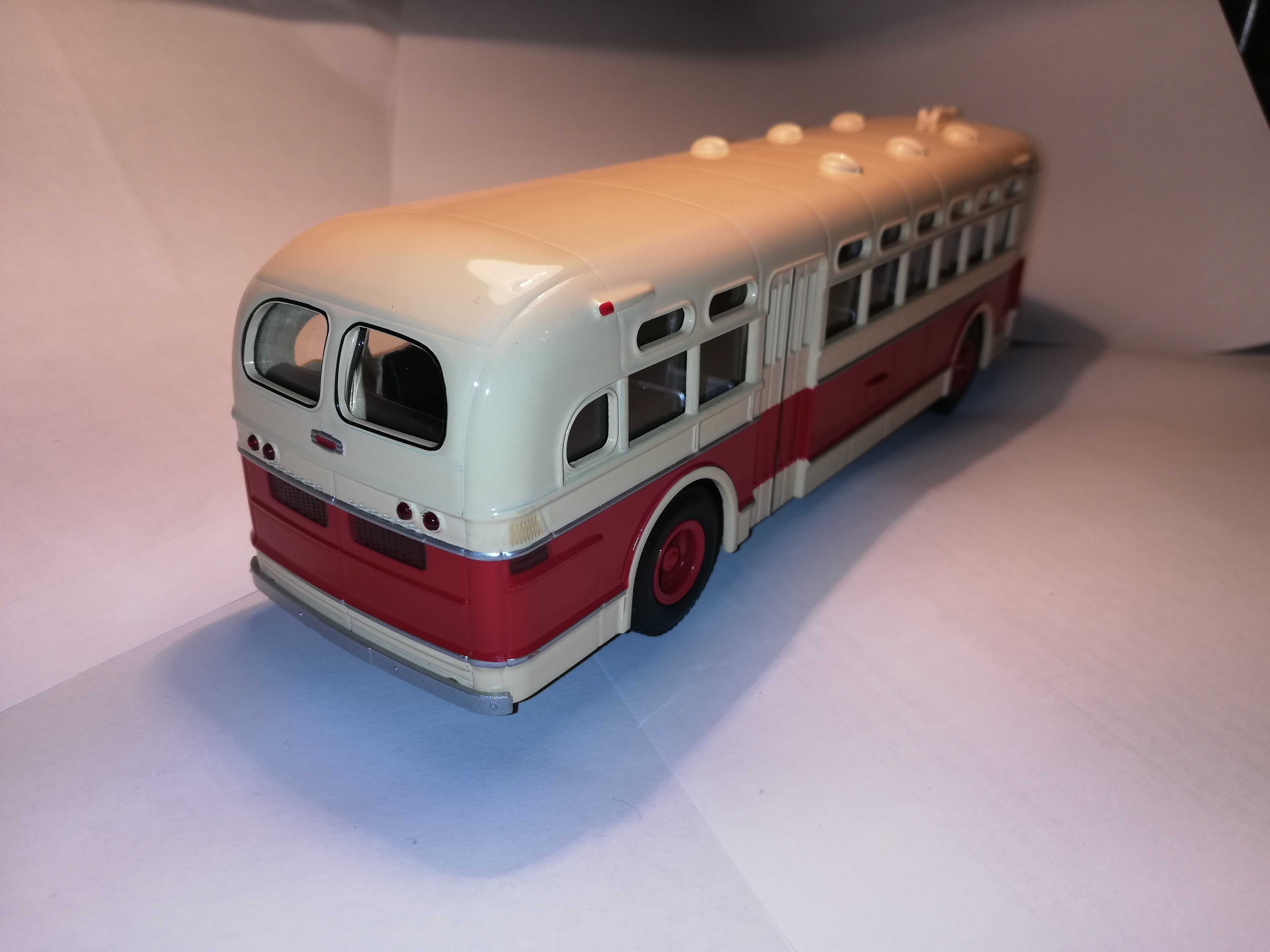 Rarytetna model autobusu ZIS-154 w gablotce Classic Bus 1/43