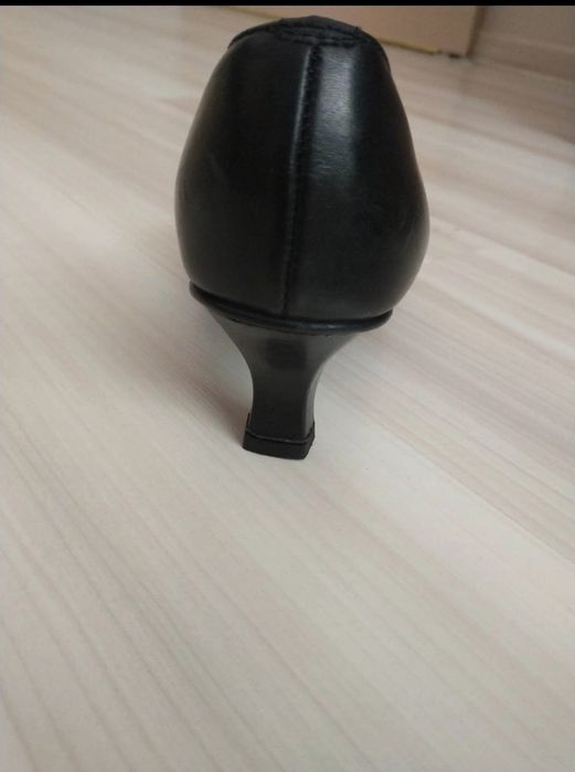 Czarne Buty na obcasie