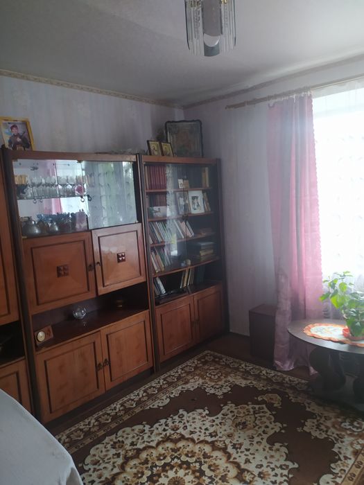 Продається  квартира трьох кімнатна