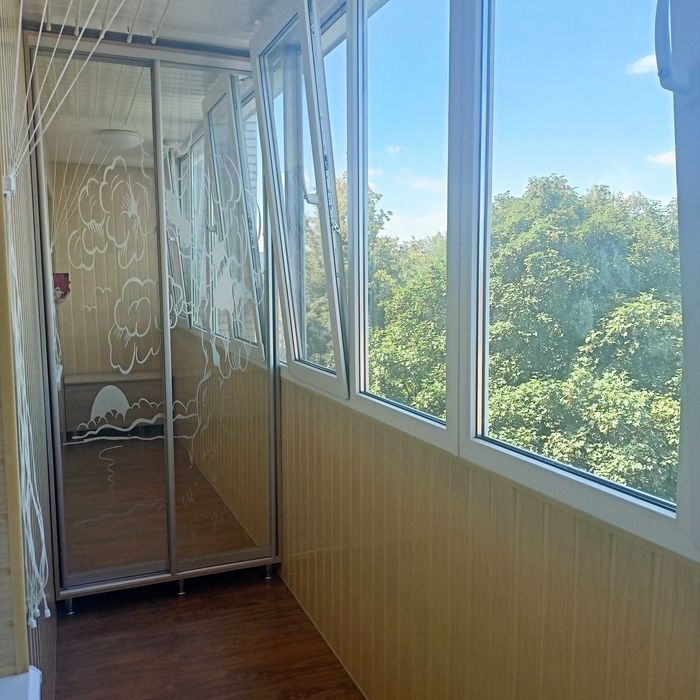 Шафа на балкон в.248 ш.103 г.55 см + тумба в.55 ш.99 г.50 см