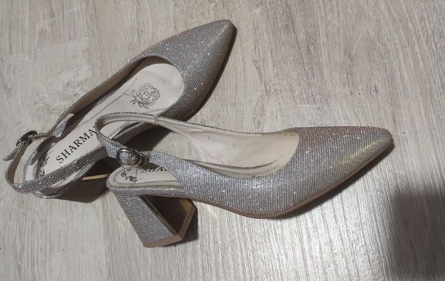 Оренда вечірньої сукні зі зйомною спідницею