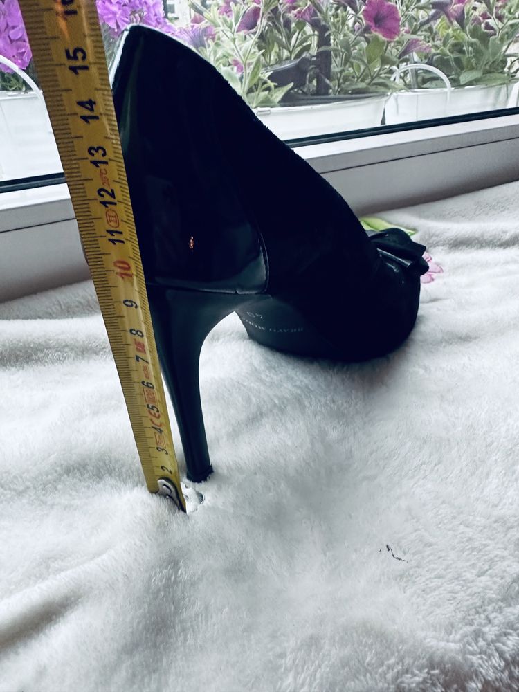 Czarne buty szpilki lakierowane