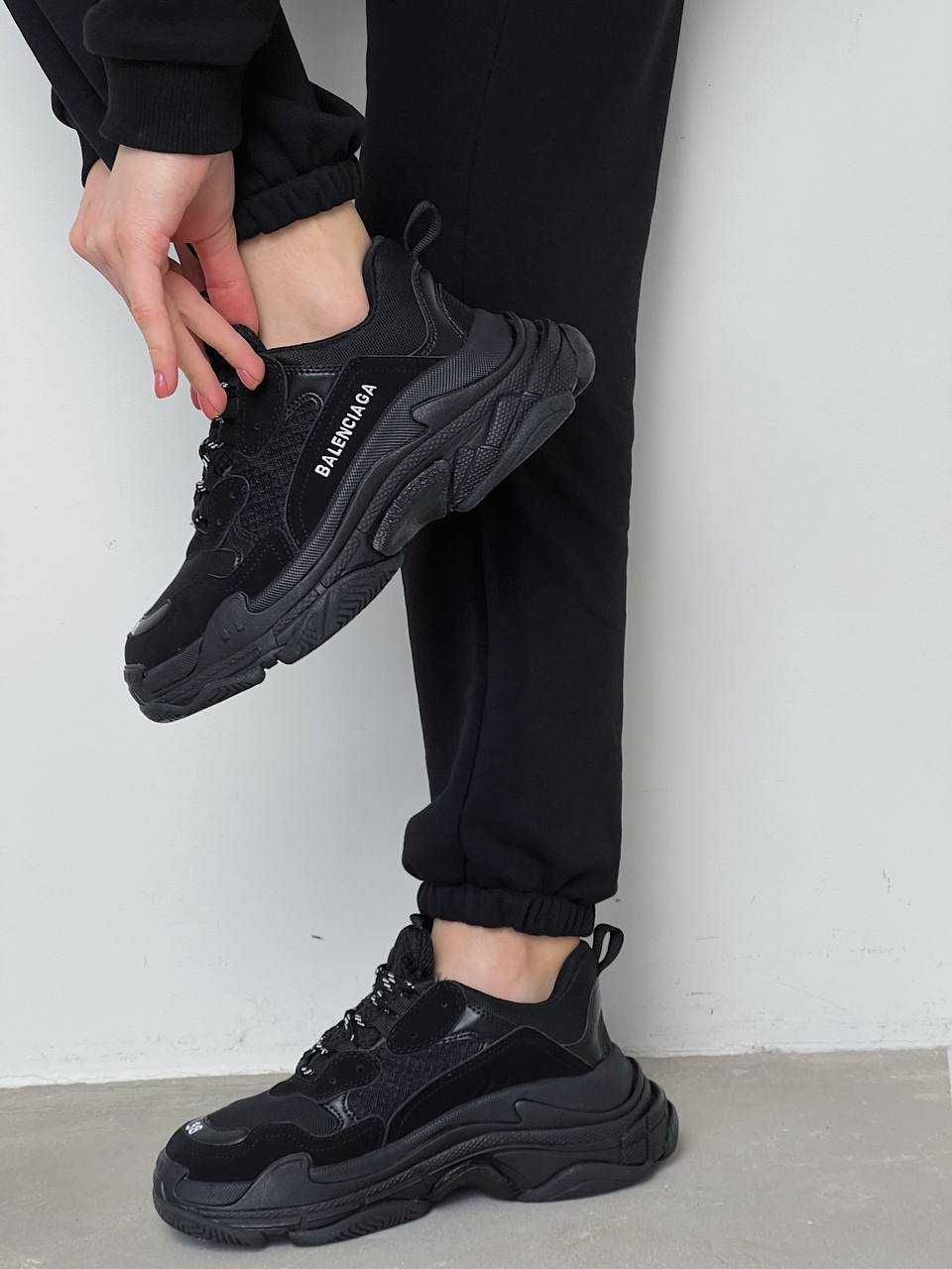 Жіночі кросівки Balenciaga Triple S чорний  Bl011 ЗНИЖКА