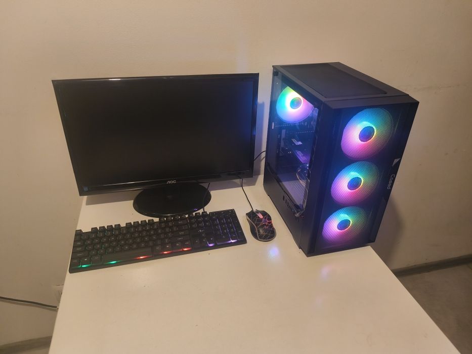 Komputer gamingowy i5/16gb/1tb/gt730 z monitorem klawiaturą i myszką