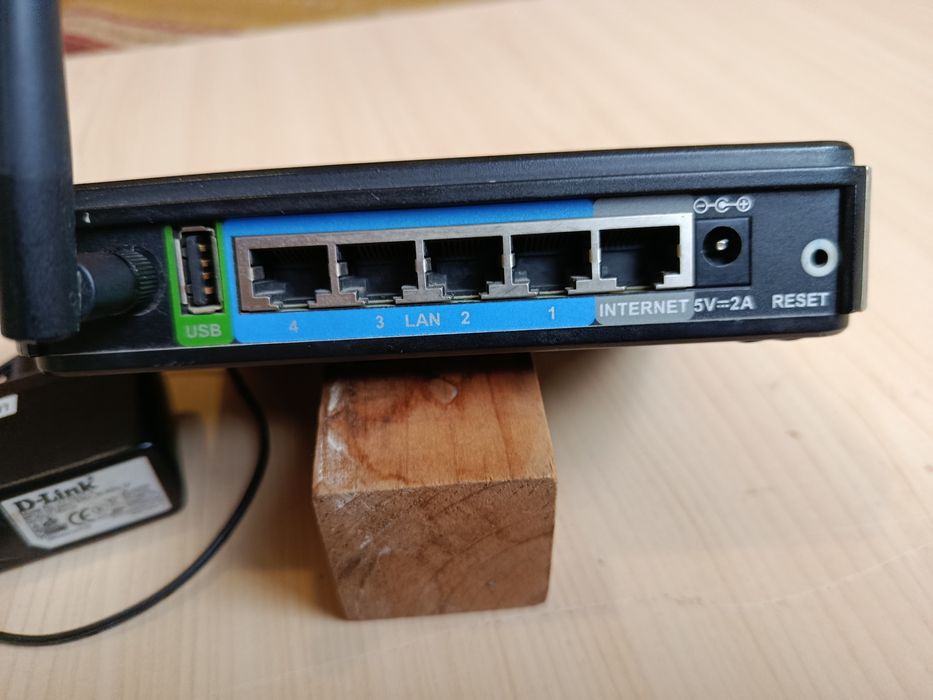 Роутер (маршрутизатор) D-LINK DIR 320