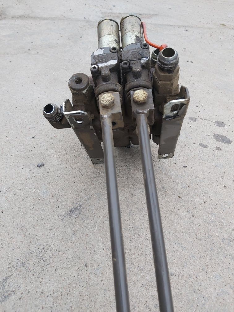 Rozdzielacz hydrauliczny 2 sekcyjny wtyczki euro  Renault ergos