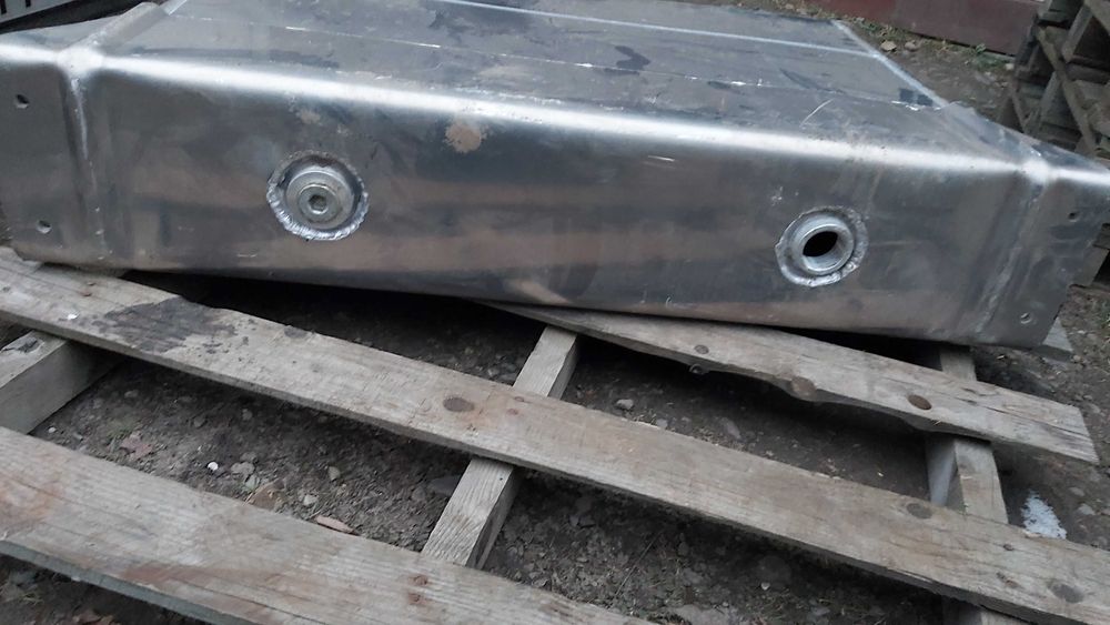 Nowy  aluminiowy porządny zbiornik oleju hydraulicznego  firmy HYVA