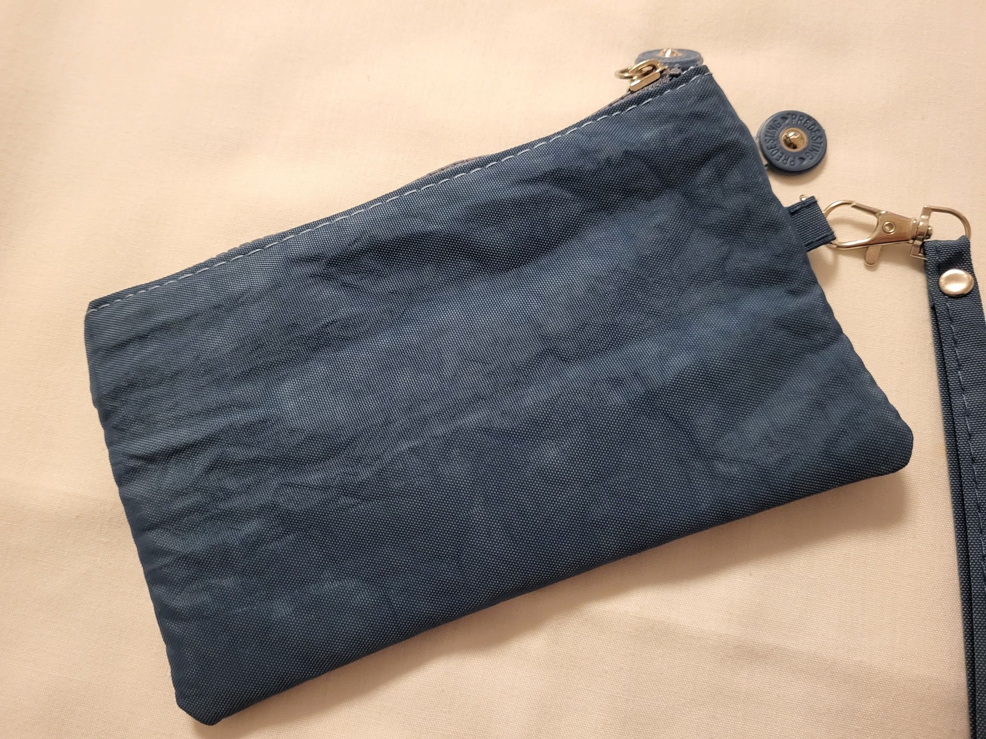 Carteira Azul ou pequena necessaire