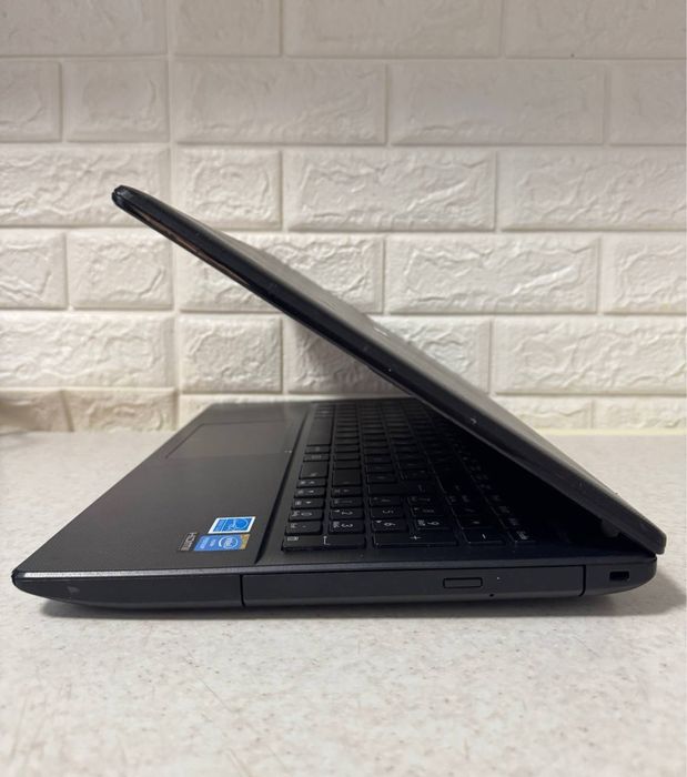 Ноутбук ASU’s F551C