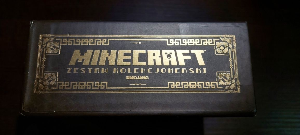 Minecraft - kolekcjonerski zestaw poradników. Etui i 4 książki.