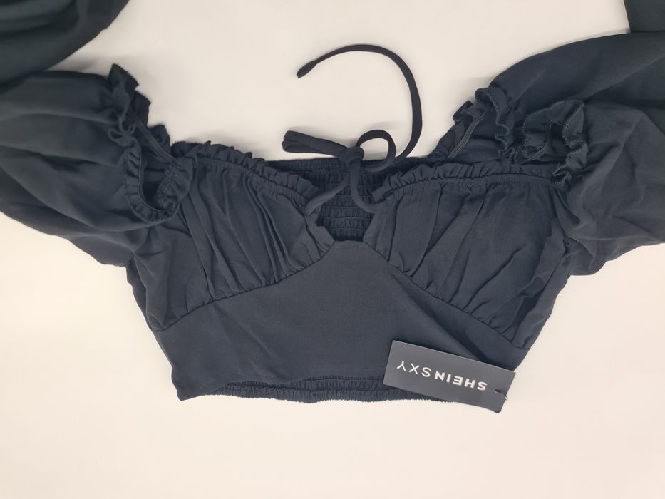Top feminino com mangas preto SHEIN - novo