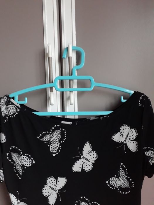 Krótka sukienka z krótkim rękawem czarna motyw motyla wiskoza S/M