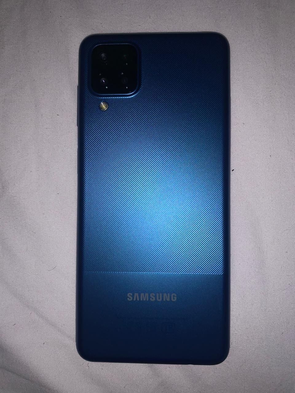 Продам срочно Samsung a12 4х64