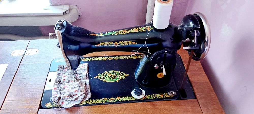 Продам швейную машинку Подольская-2М в отличном рабочем состоянии.