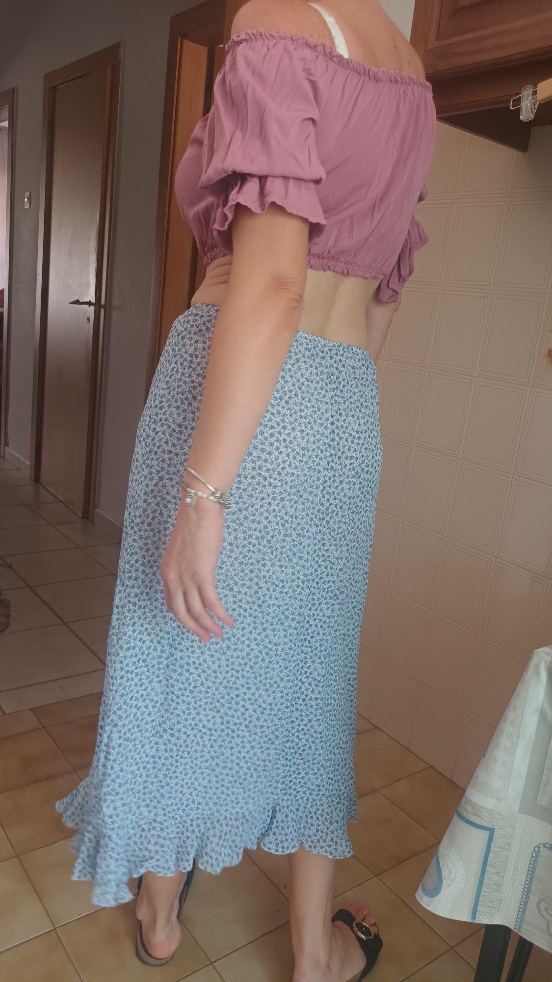 Saia fina,gira. Sem marca.