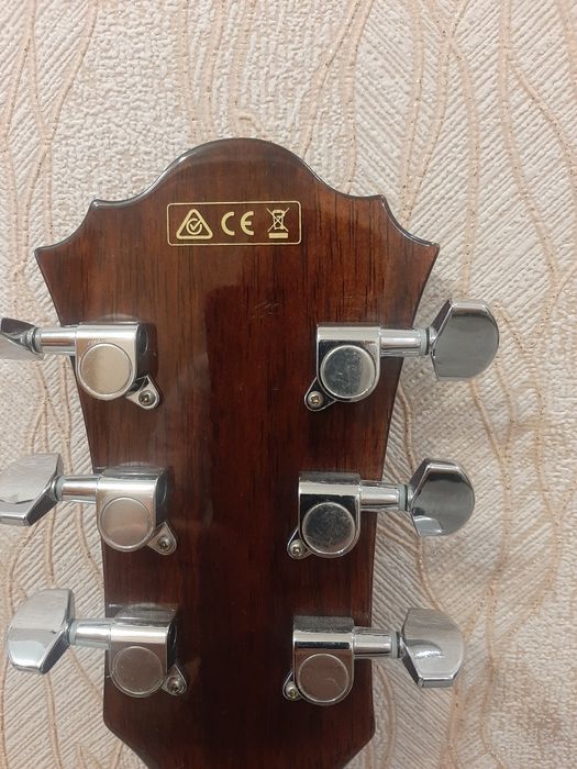 Гитара электроакустическая