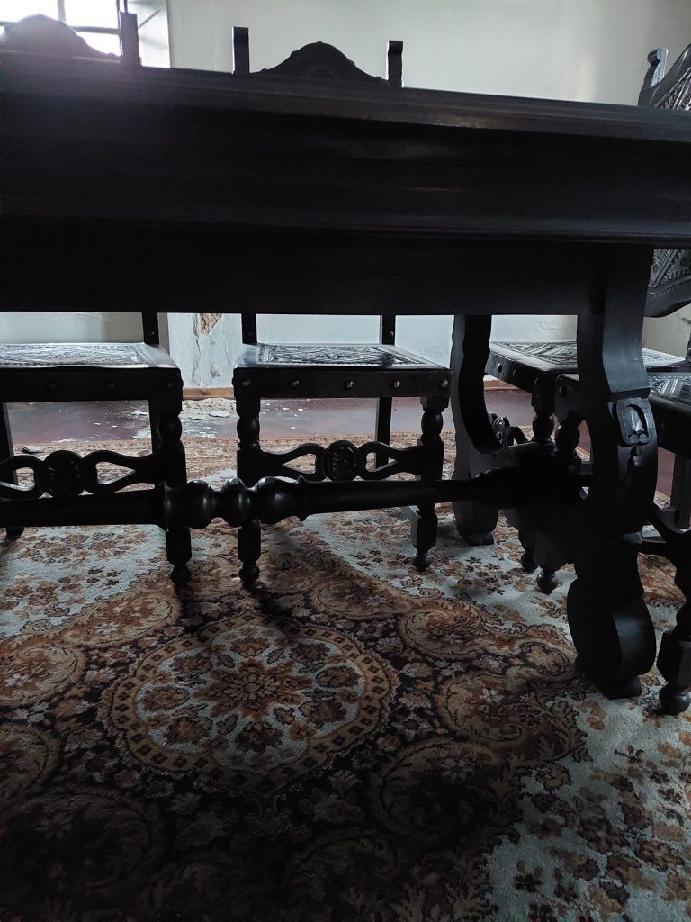 Mesa de sala de Jantar em Mogno