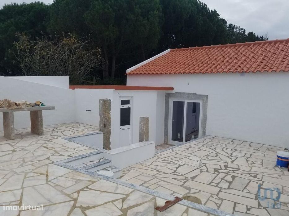 Casa tradicional T2 em Reguengo Grande de 173,00 m2