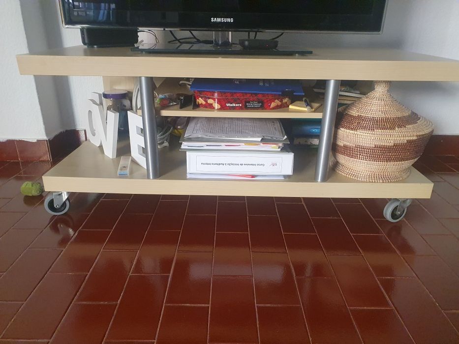 Movel tv com rodas